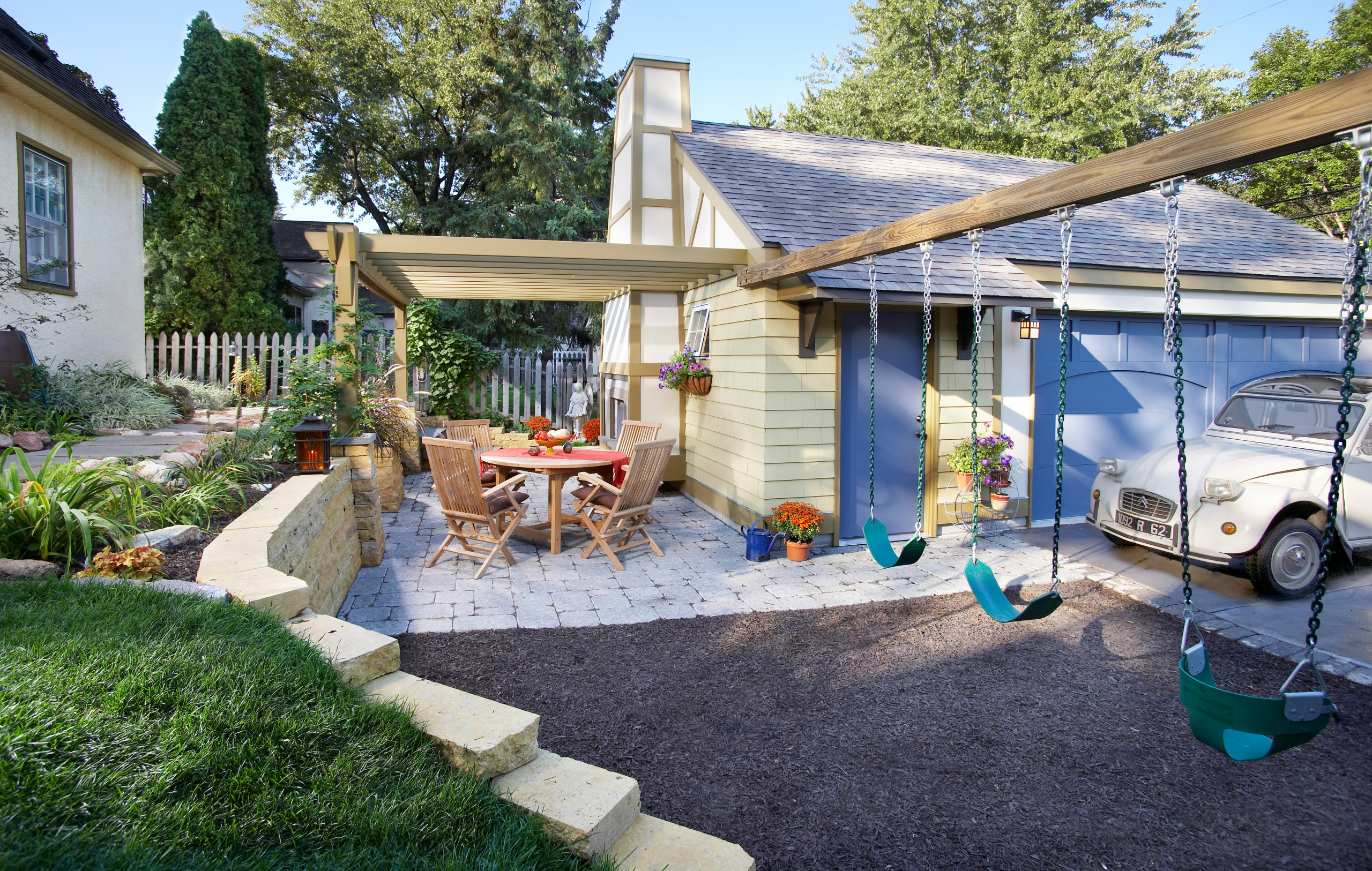 EXTERIOR REMODEL: OUTDOOR URBAN RETREAT